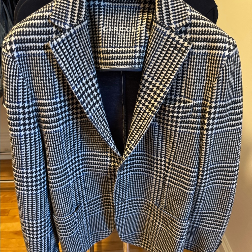 Elegant Black and White Houndstooth Jacket